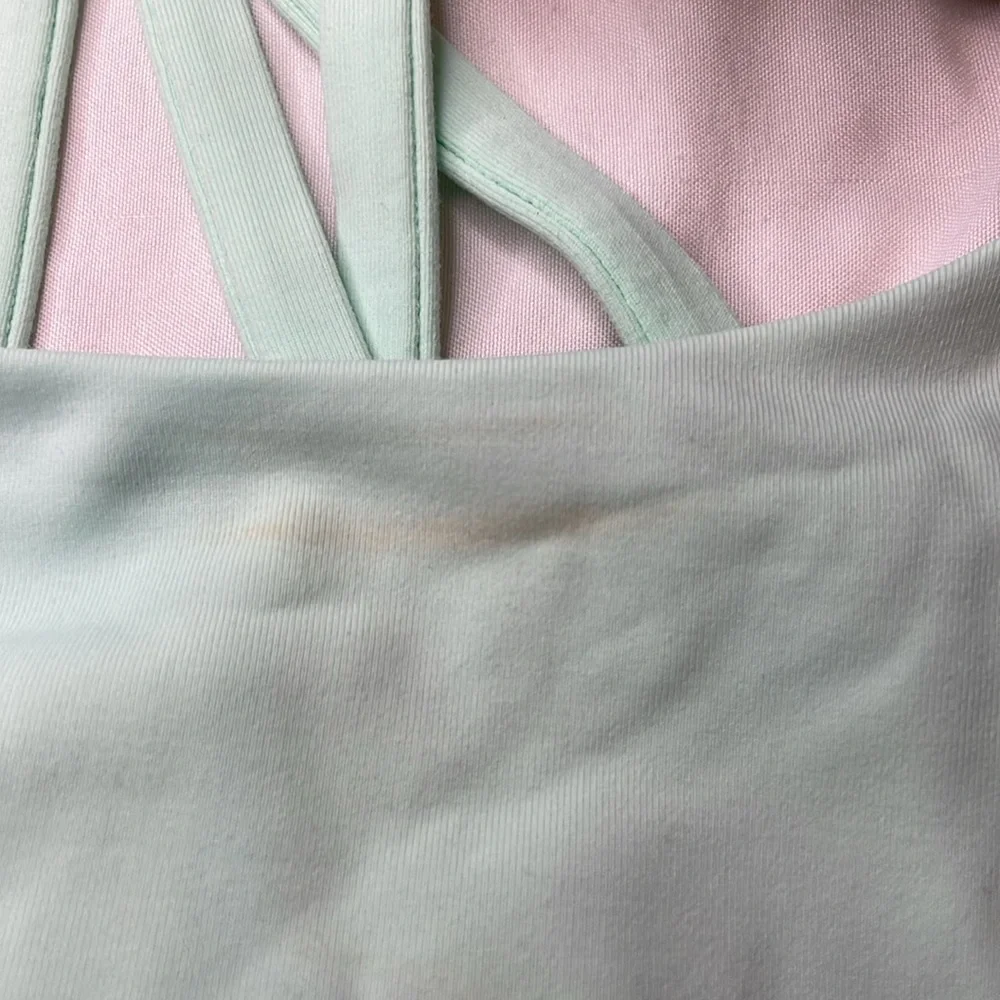 Lululemon Sz 4 Bra in Teal - Picture 4 of 4